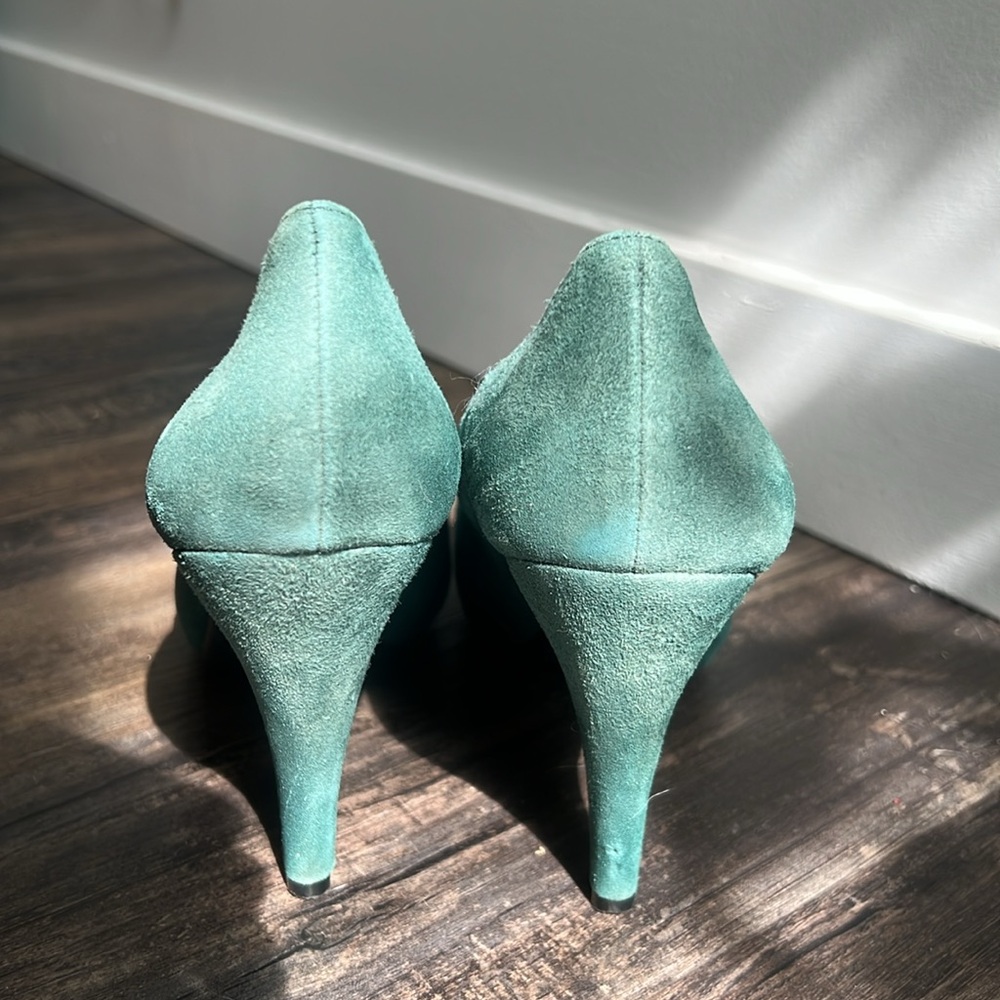 Me Too teal turquoise suede pumps heels - Picture 5 of 8
